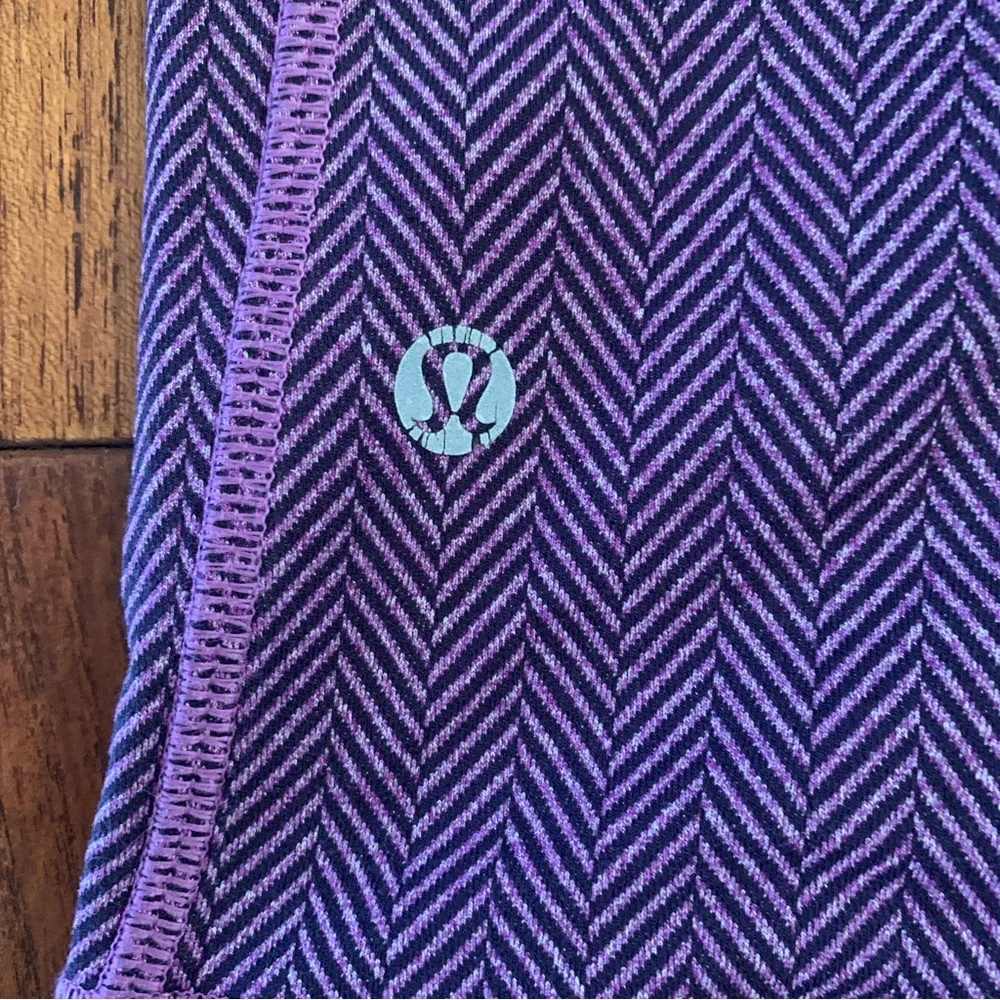 Lululemon Crop Leggings Size 4 Rebel Runner Grape & Black Herringbone Ankle Zip